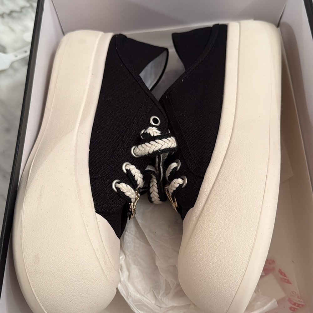Chanel Black and White Women's Sneakers - Picture 10 of 11